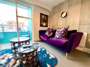 Stunning Apartment - 1 Minute walk to Poole Quay - Great Location - Free Parking - Fast WiFi - Smart TV - Newly decorated - sleeps up to 2! Close to Poole & Bournemouth & Sandbanks